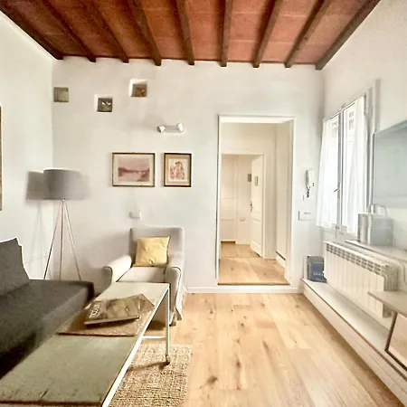 Warm Retreat In The Heart Of Cls Station Apartment Florence