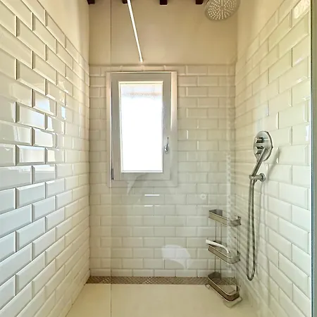 Warm Retreat In The Heart Of Cls Station Apartment